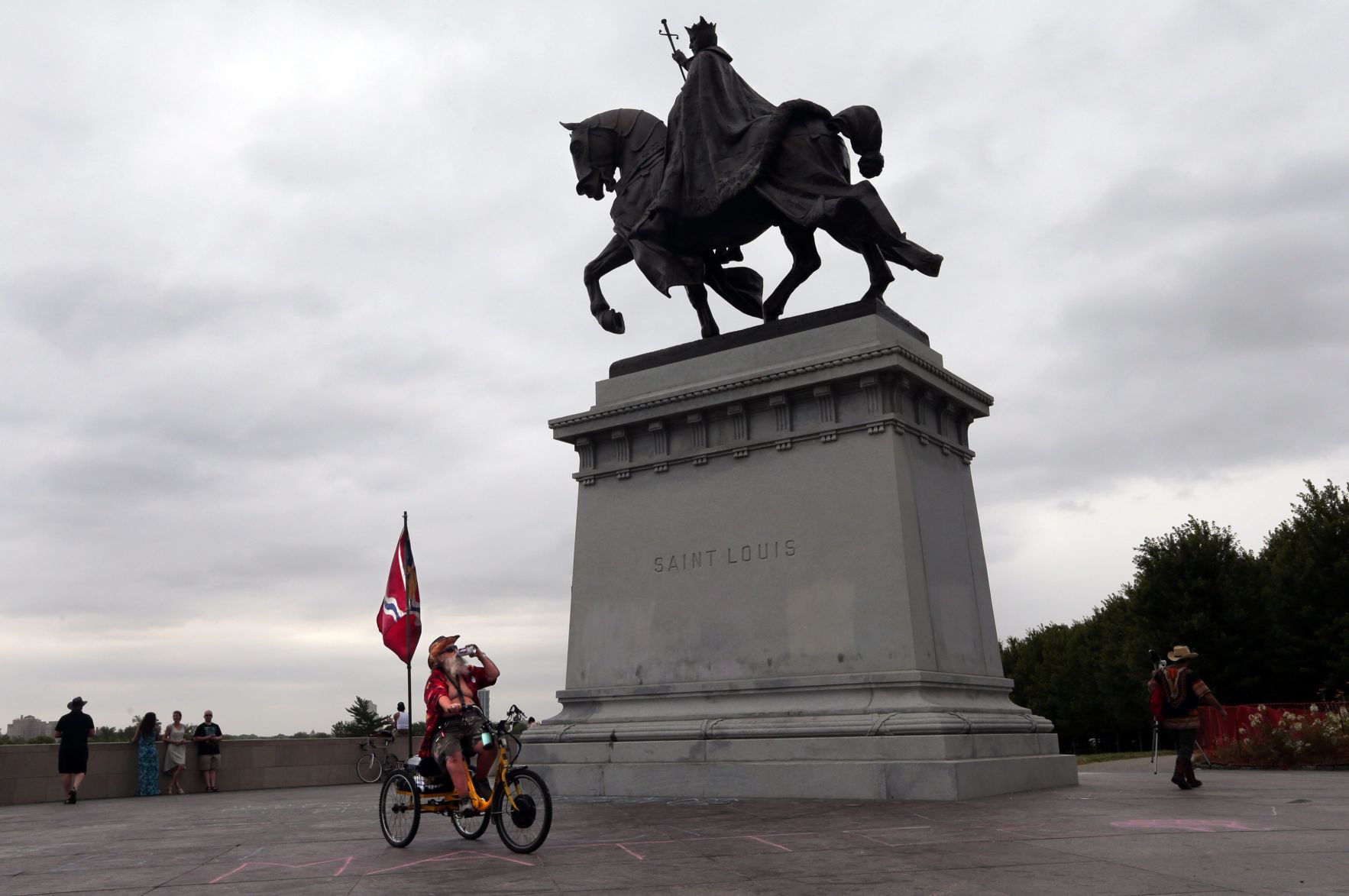 Protest over statue of St. Louis' namesake